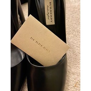 NEW Burberry  size 38 black pump